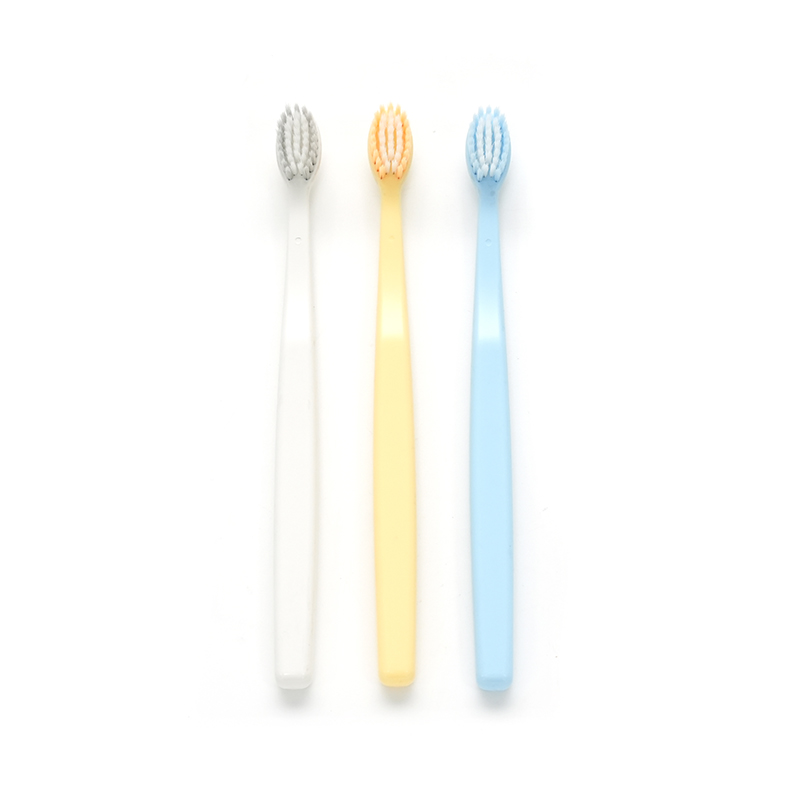 ด้ามจับ PP ขนแปรง PBT นุ่มละเอียดเป็นพิเศษสำหรับผู้ใหญ่ทำความสะอาดอย่างล้ำลึกตรงตามมาตรฐานแปรงสีฟันมาตรฐานยูโร